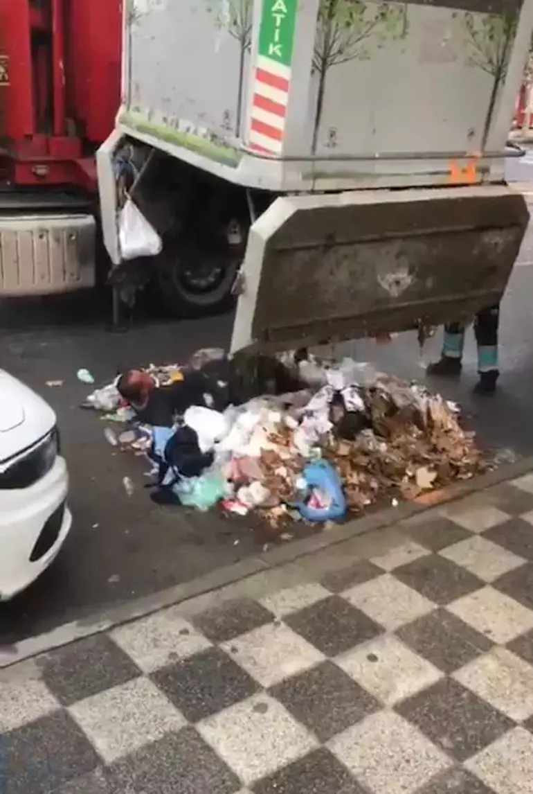 İki gün kaldığı çöp konteynerinden vinçle çıkarıldı