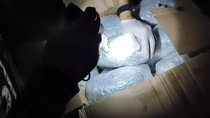 Cinayet hükümlüsü TIR şoförü, kilolarca uyuşturucuyla yakalandı