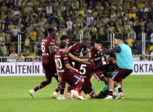 Süper Lig’in 11. Haftasında Trabzonspor Fenerbahçe’yi 3-2 mağlup ederek 19