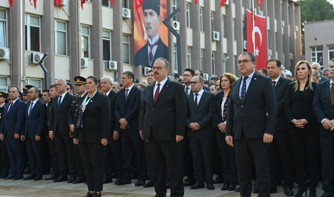 Aydın'da Gazi Mustafa Kemal Atatürk'ün ebediyete uğurlanışı 85'inci yılında saygıyla