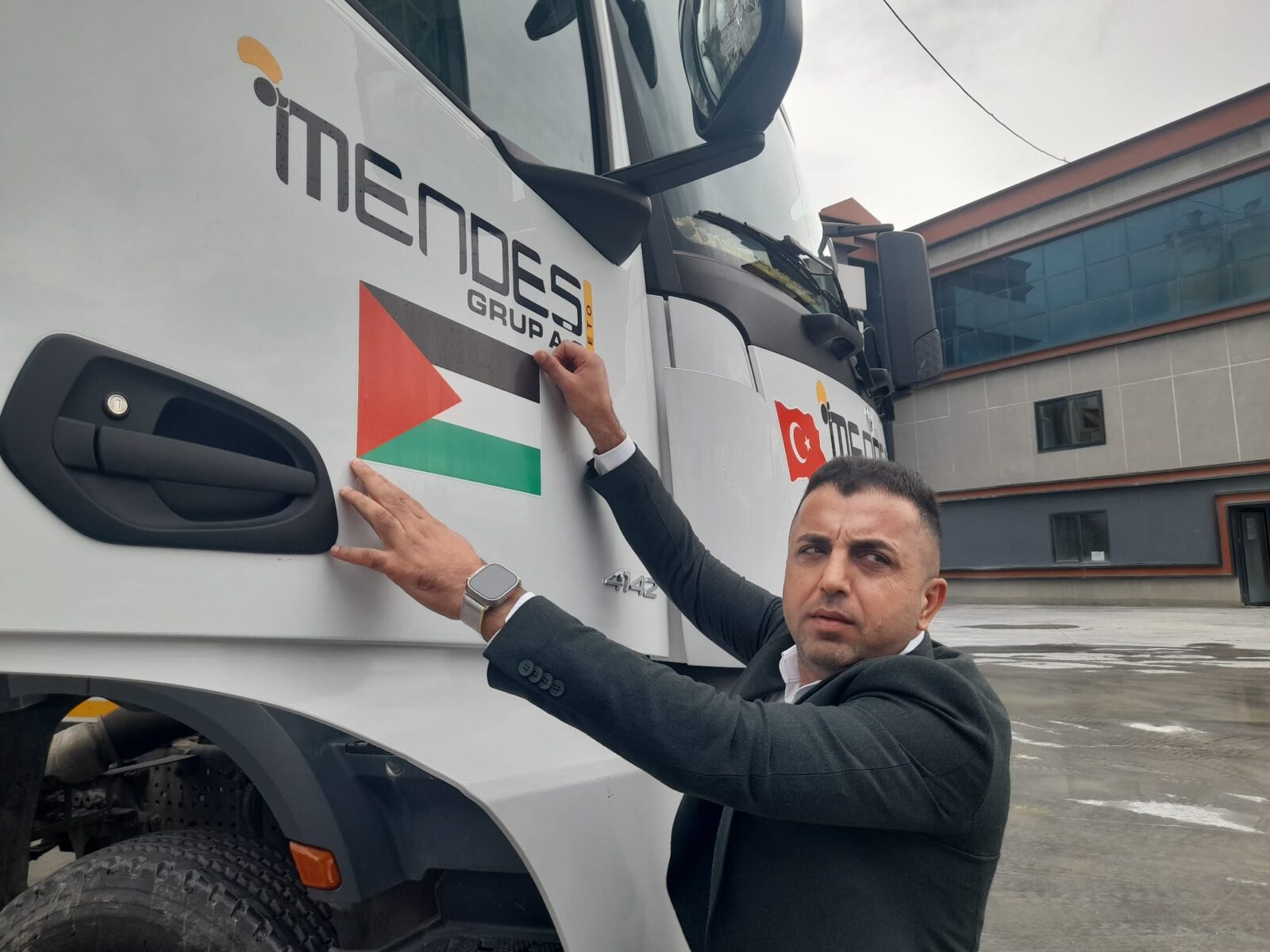 Aydınlı şirketten anlamlı tepki araçlara Filistin ve Türk bayrağı astı