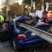Bariyerlere saplanan otomobildeki anne ve oğlu öldü