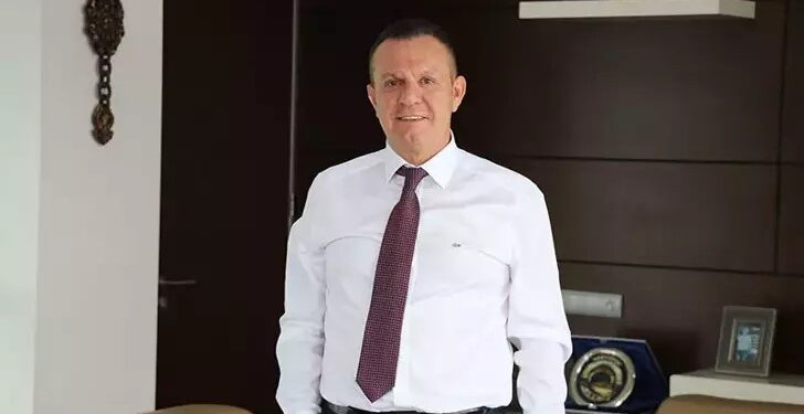 Eski başkan kavgada bıçaklandı