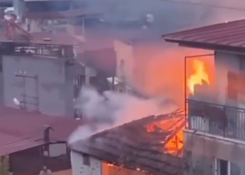 Alevlere teslim olan ev kullanılamaz hale geldi