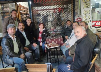 Çınar, çalmadık kapı, sıkmadık el bırakmıyor