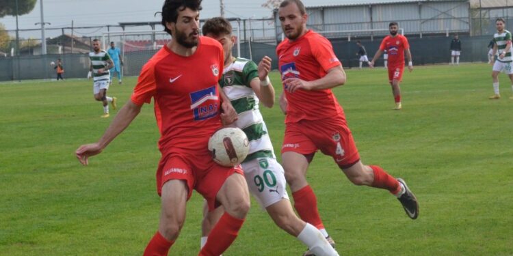 Efeler 09’a evinde hakemlere yenildi