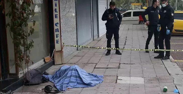 Evsiz, sokakta ölü bulundu