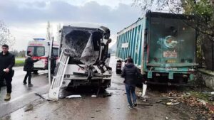 Manisa‘nın Şehzadeler ilçesinde meydana gelen kazada klima fabrikası işçilerini taşıyan