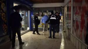 &nbsp; Sakarya‘nın Karasu ilçesinde Hami K., iş yerinin önünde içki