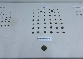 Germencik’te 94 parça tarihi eserle yakalandılar