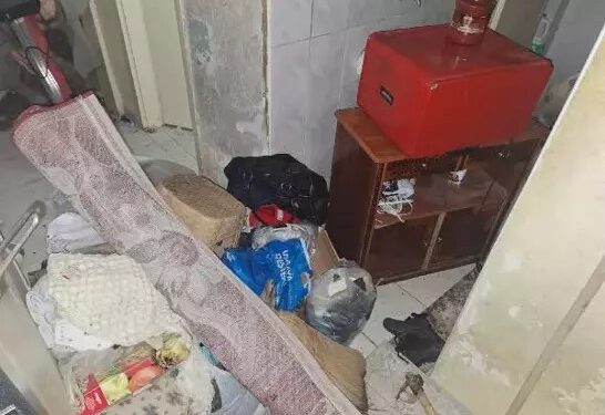 3 ton çöp çıkan evde 20 bin lira bulundu