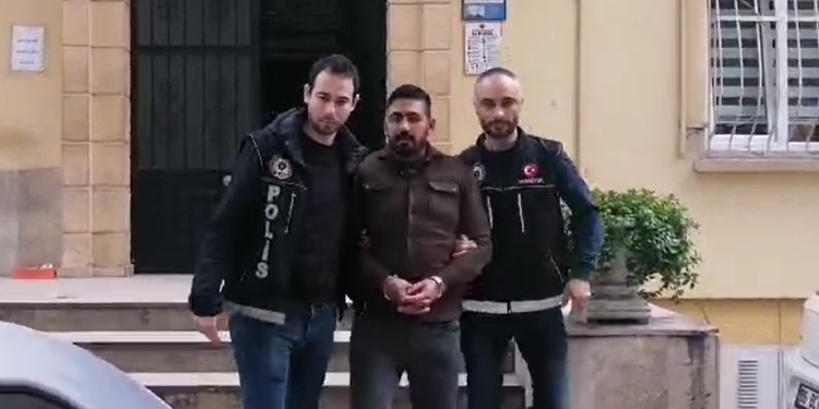 ‘Dur’ ihtarına uymayan otomobilden uyuşturucu çıktı