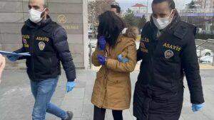 Eskişehir’de Süleyha Yılmaztürk (23), tartıştığı halası Naciye Yılmaztürk’ü (63) bıçaklayarak
