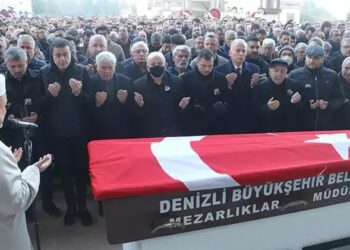 Samos Adası'nda cesedi bulunan iş insanı, toprağa verildi