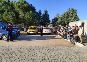 Didim’de 37 kaçak göçmen ve 4 organizatör yakalandı