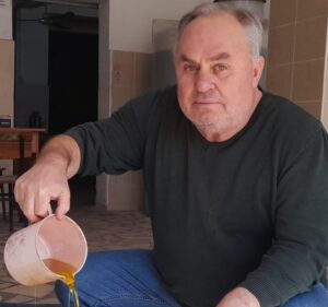 Aydın’ın İncirliova İlçesinde yaklaşık 40 yıldan beri zeytinyağı üretim ve