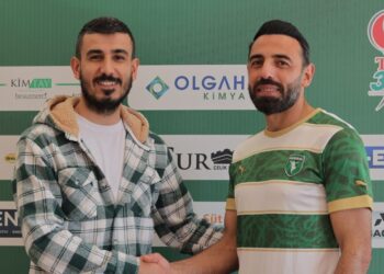 Efeler 09’da orta sahaya takviye