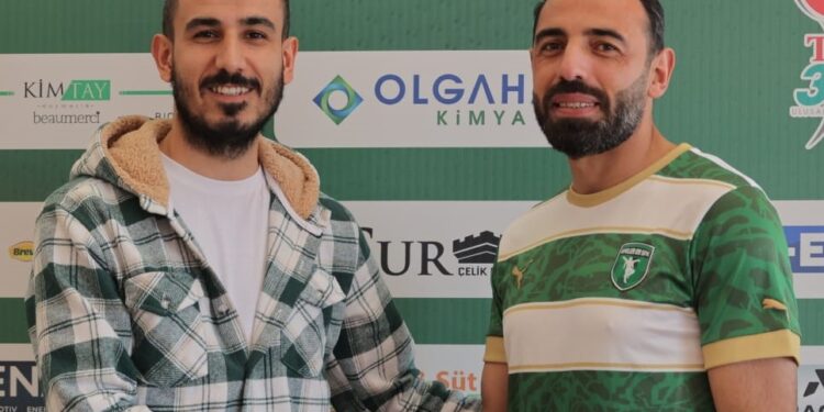 Efeler 09’da orta sahaya takviye