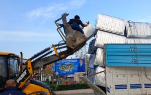 Koçarlı Belediyesine 140 Çöp Konteyneri hibe edildi