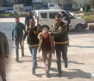 Aydın’ın Efeler ilçesinde çiftçilik yapan Mesut Alkış (38), miras anlaşmazlığı yüzünden çıkan