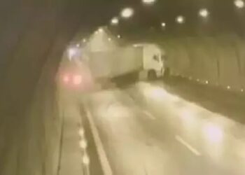 Aydın'da tünel içerisindeki zincirleme kaza 2 yaralı