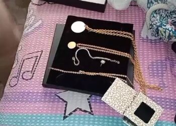 Anahtarları kopyalayıp, 1 milyon 200 bin TL’lik ziynet eşyası çaldı