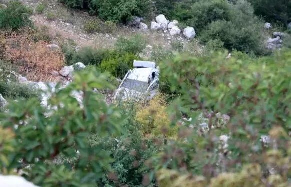 Eşiyle tartıştığı için otomobil uçurumdan aşağı itti