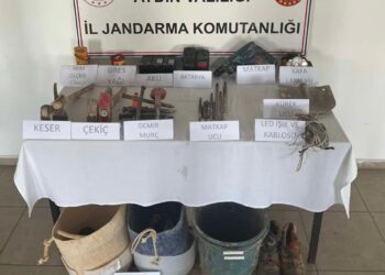 Kuşadası’nda kaçak kazı yaparken yakalandı