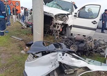 Hastane dönüşü kazada baba öldü, anne ve oğlu yaralandı