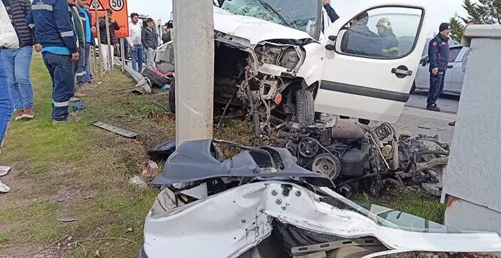 Hastane dönüşü kazada baba öldü, anne ve oğlu yaralandı