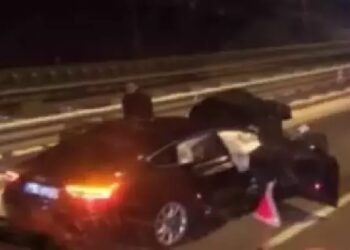 CHP’li Milletvekili minibüse çarptı 4 yaralı