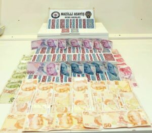 Aydın’ın Nazilli İlçesinde kumar oynana bir kıraathaneye operasyon düzenleyen polis