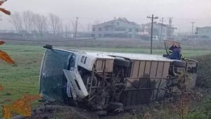 Çanakkale’nin Lapseki ilçesinde işçi servis otobüsünün şarampole devrildiği kazada, 5