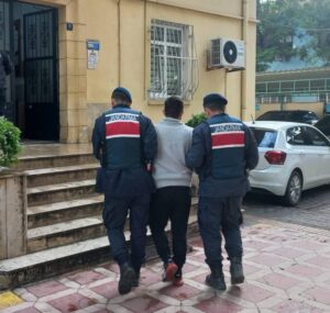Aydın’ın Germencik İlçesinde jandarmanın yaptığı çalışmada birden fazla kişiyle birlikte