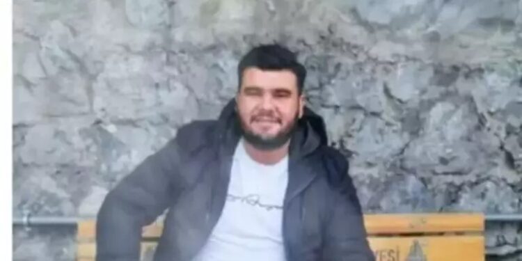 2 kişi otomobil içinde öldürüldü