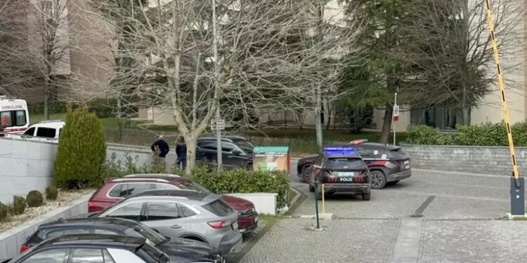 Dini nikahlı eşi ve 2 kızını öldürdü