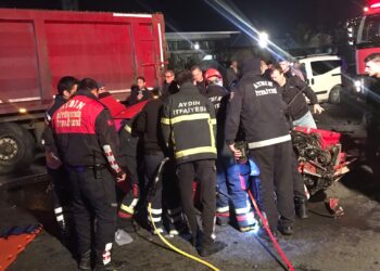 Aydın’da 2 otomobil ve TIR’ın karıştığı kazada: 1 ölü 3 yaralı