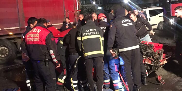 Aydın’da 2 otomobil ve TIR’ın karıştığı kazada: 1 ölü 3 yaralı