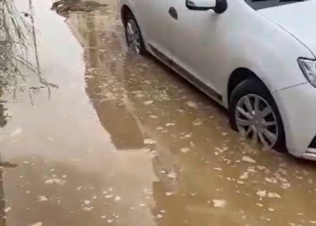 İncirliova’da yol çalışmasında borular patladı, yollar göle döndü