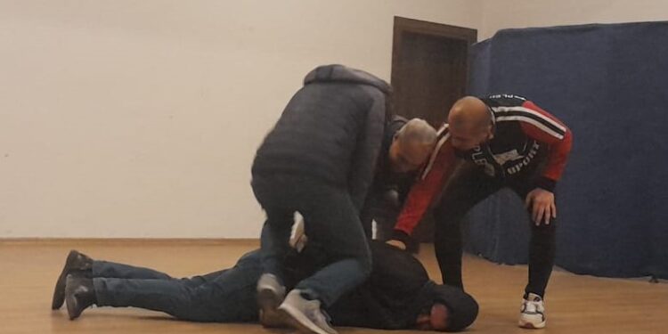 İncirliova polisine yakın savunma eğitimi