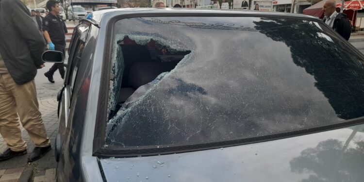 İncirliova’da otomobili durdurup sopayla sürücüyü dövdüler