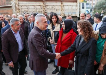 15 yıldır yapmadığı icraatları yapıyormuş gibi gösteriyor