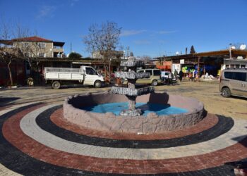 Acarlar’da meydan ve yollar yenilendi