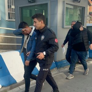 Aydın’ın Çine İlçesinde çaldıkları 110 litre zeytinyağını İncirliova İlçesinde bir