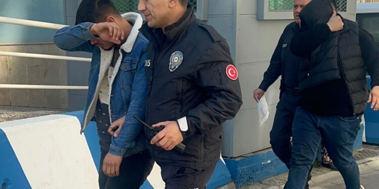 Çine’den çaldıkları zeytinyağını İncirliova’da satan 2 şüpheli yakalandı