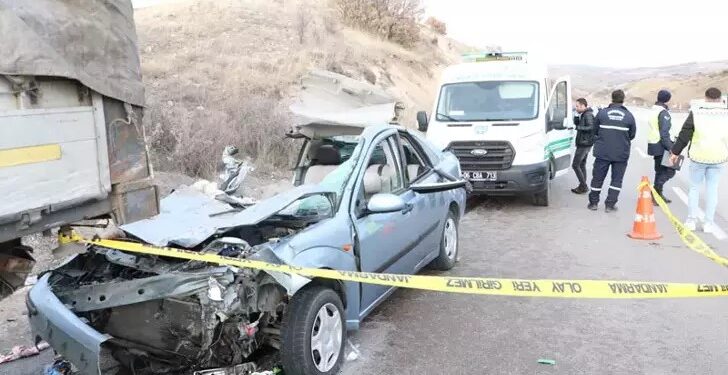 Cenaze dönüşü kaza: 2 ölü, 4 yaralı