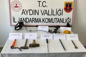 Aydın’ın İncirliova İlçesinde devriye görevi yapan jandarma ekipleri tarihi eser
