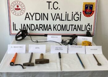 İncirliova’da tarihi eser ararken yakalandılar