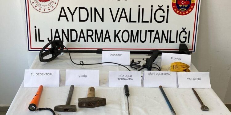 İncirliova’da tarihi eser ararken yakalandılar
