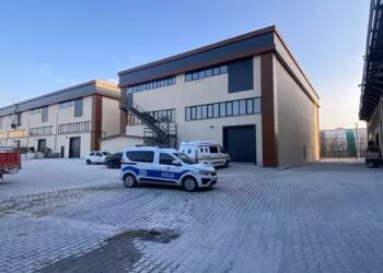 Yük asansörü, test sırasında düştü: 1'i ağır, 3 yaralı